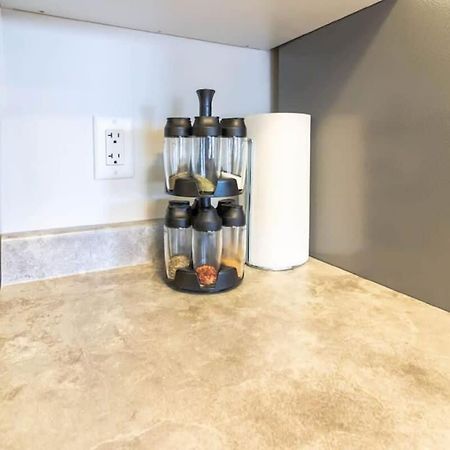 Newly Renovated Modern Condo Near Hospital, Unb Patio & Parking Coffee Saint John Exteriör bild