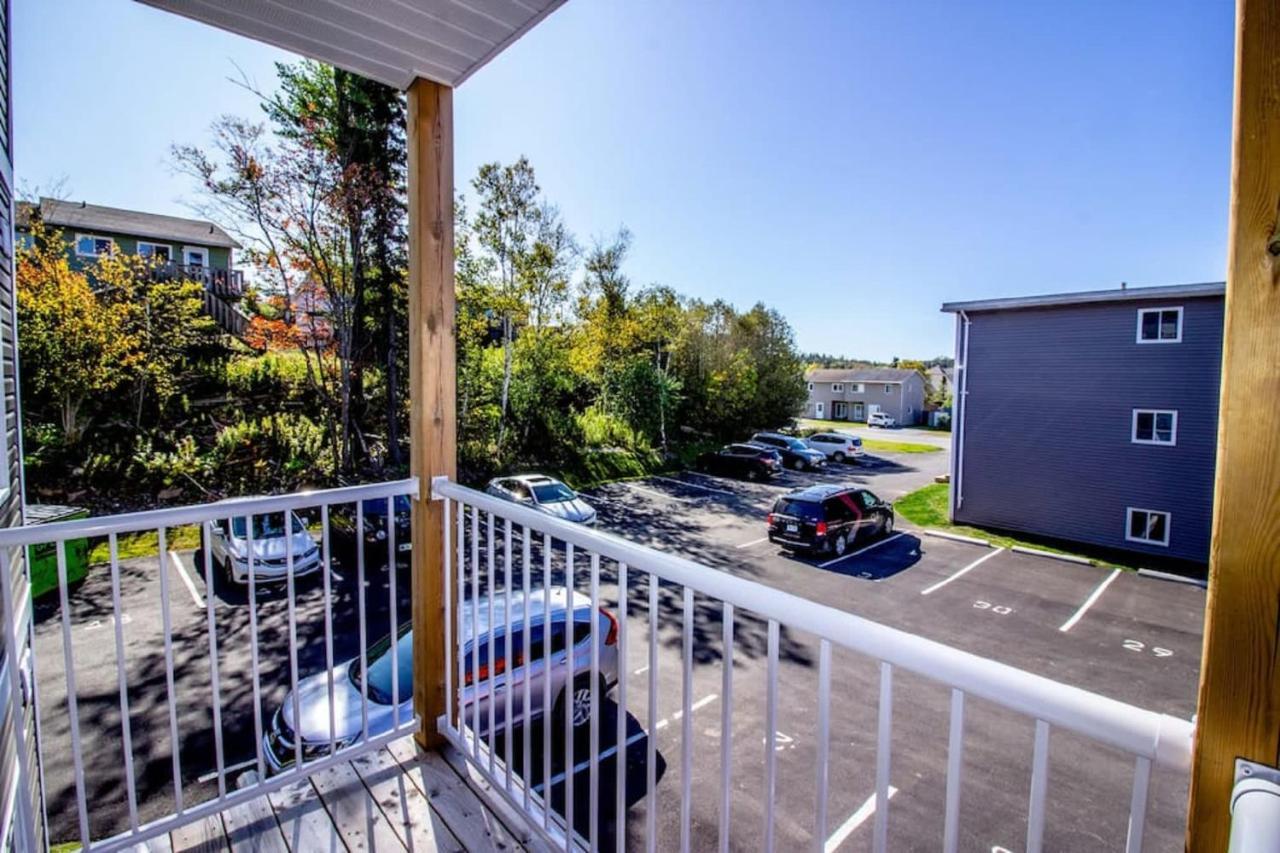 Newly Renovated Modern Condo Near Hospital, Unb Patio & Parking Coffee Saint John Exteriör bild