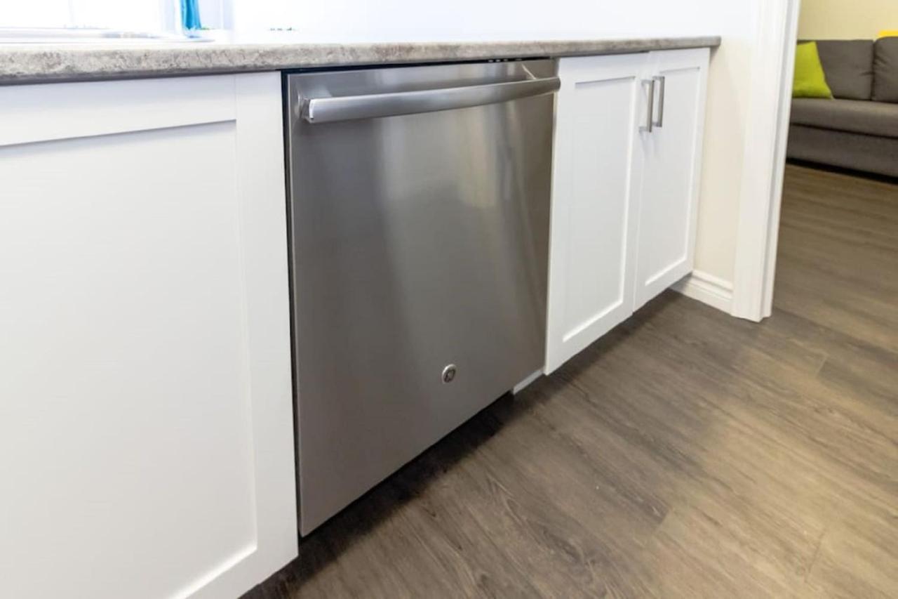 Newly Renovated Modern Condo Near Hospital, Unb Patio & Parking Coffee Saint John Exteriör bild