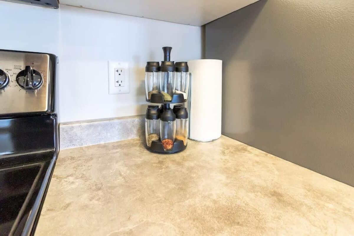 Newly Renovated Modern Condo Near Hospital, Unb Patio & Parking Coffee Saint John Exteriör bild